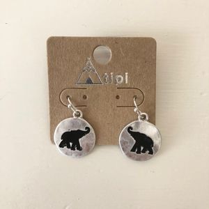 2/10 SALE 🌻Elephant Earrings